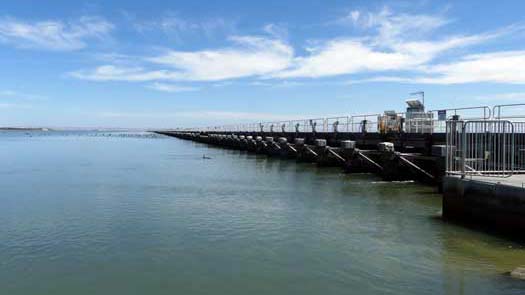 Barrage wall and lagoon